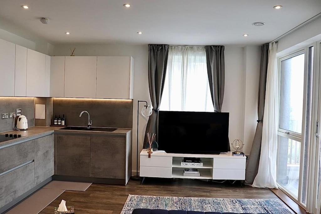 A Stylish Two Bedroom Modern Apartment With Parking Баркінг Екстер'єр фото