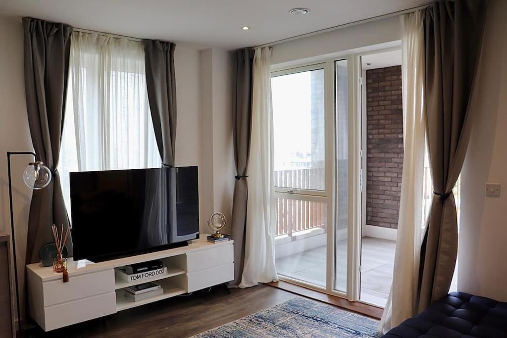 A Stylish Two Bedroom Modern Apartment With Parking Баркінг Екстер'єр фото