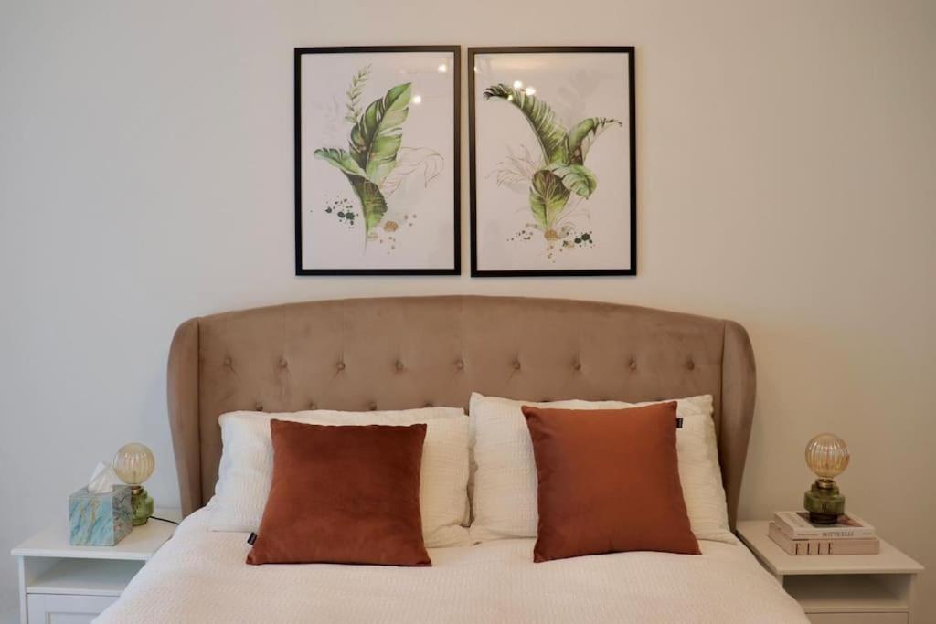 A Stylish Two Bedroom Modern Apartment With Parking Баркінг Екстер'єр фото