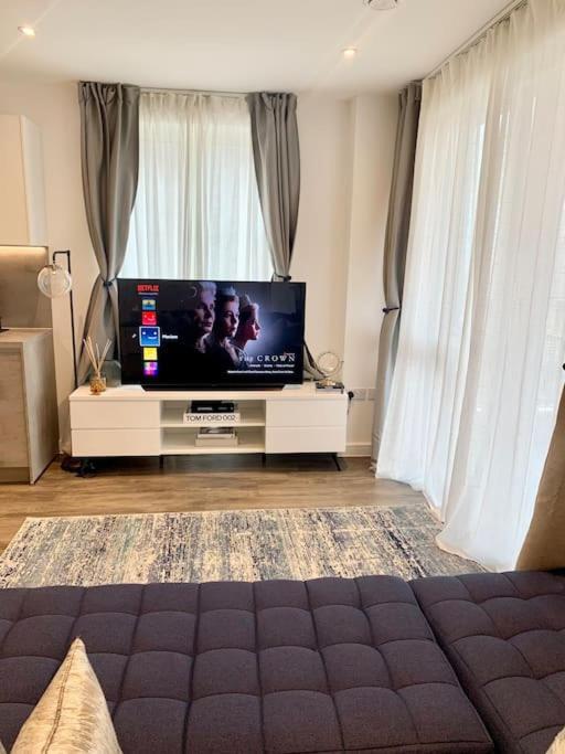 A Stylish Two Bedroom Modern Apartment With Parking Баркінг Екстер'єр фото